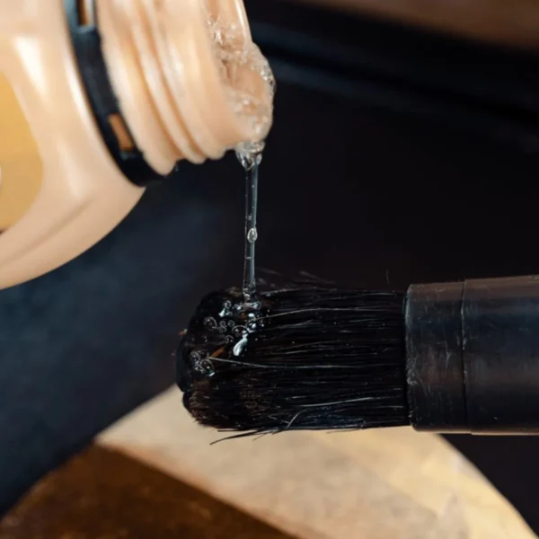 Ryðeyðir K2 Derusto Total Gel – ryðhreinsigel skammtað á pensil