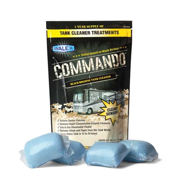Commando hreinsiefni í safntanka ferðasalerna