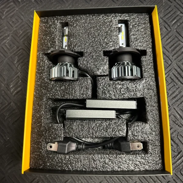 Flösser H4 LED perusett í umbúðum