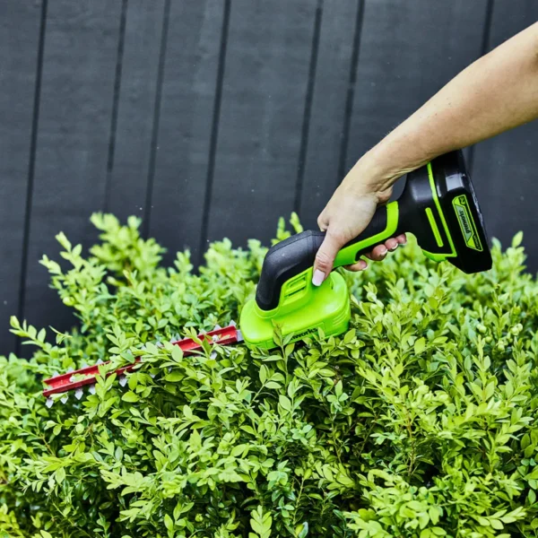 Greenworks 24V hekk- og grasklippur – runni snyrtur með löngu blaði