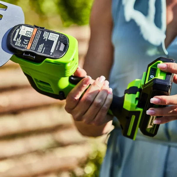 Greenworks 24V hekk- og grasklippur – rafhlaða sett á handfang