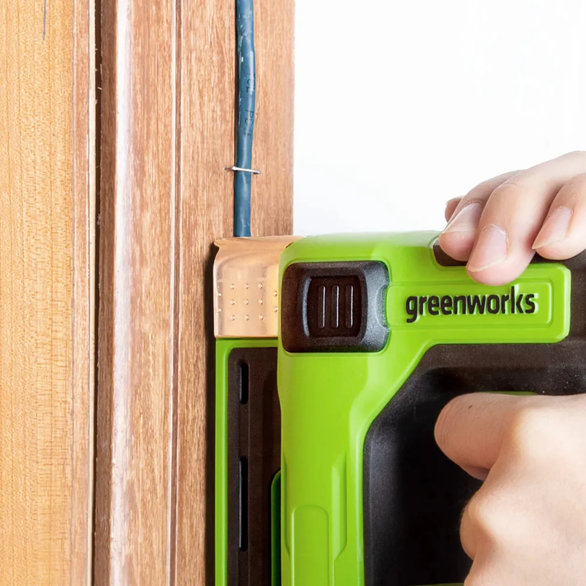 Greenworks 24V heftibyssa – leiðsla fest við trélista