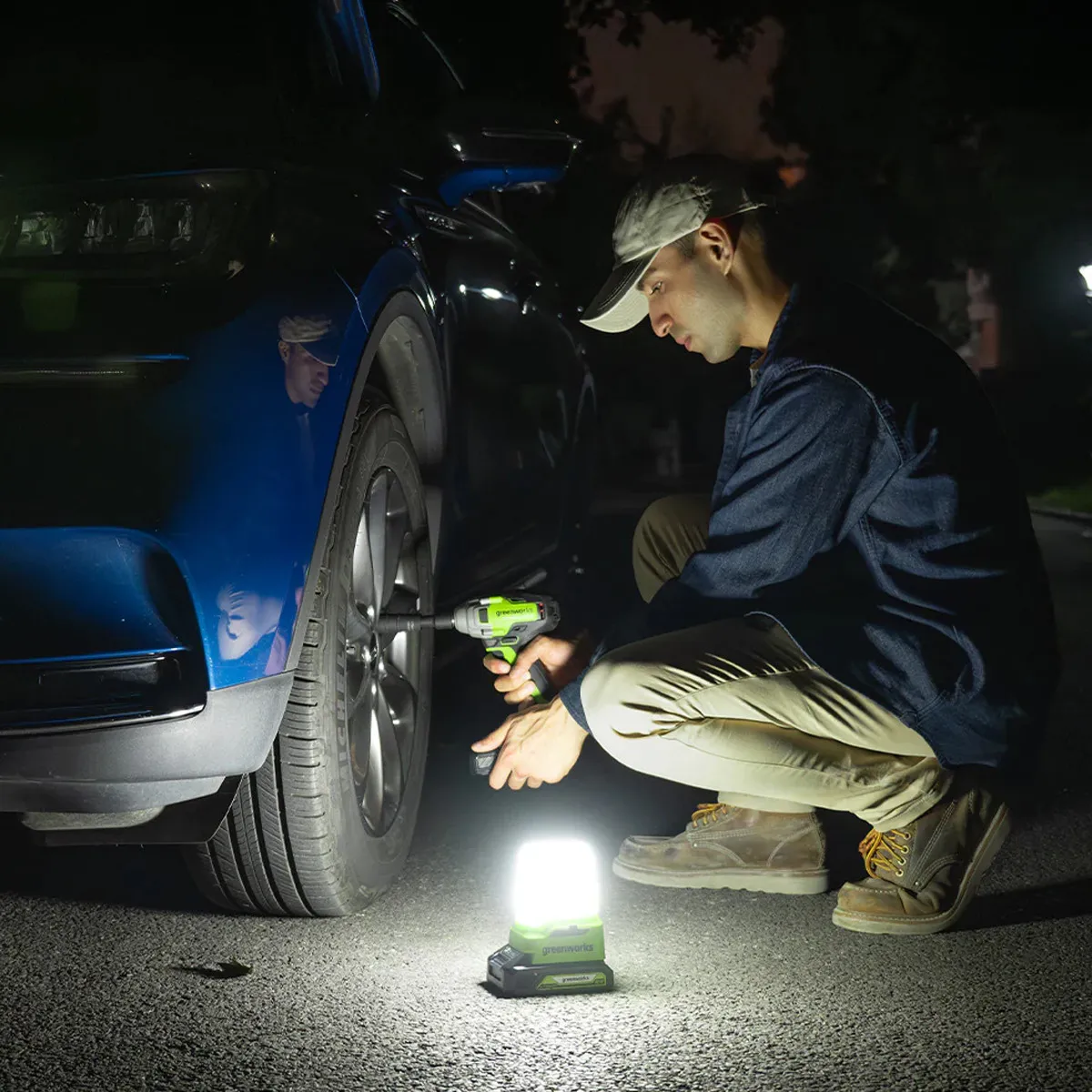 Greenworks 24V LED lukt – útileguljós við hjólaskipti í myrkri