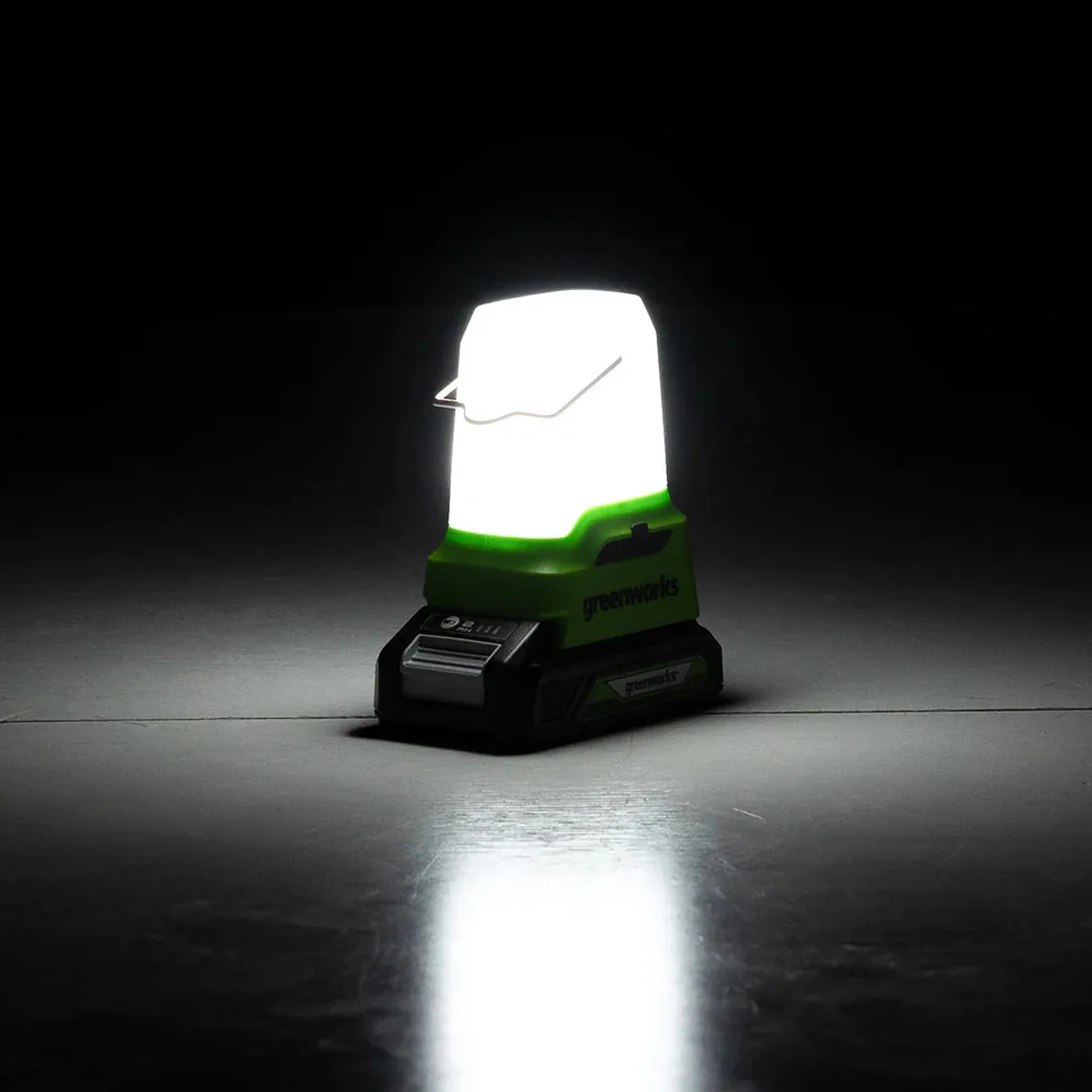 Greenworks 24V LED lukt – útileguljós lýsir í myrkri