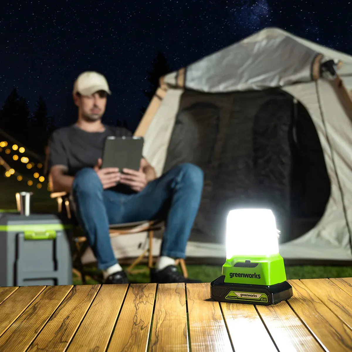 Greenworks 24V LED lukt – útileguljós á borði fyrir framan tjald