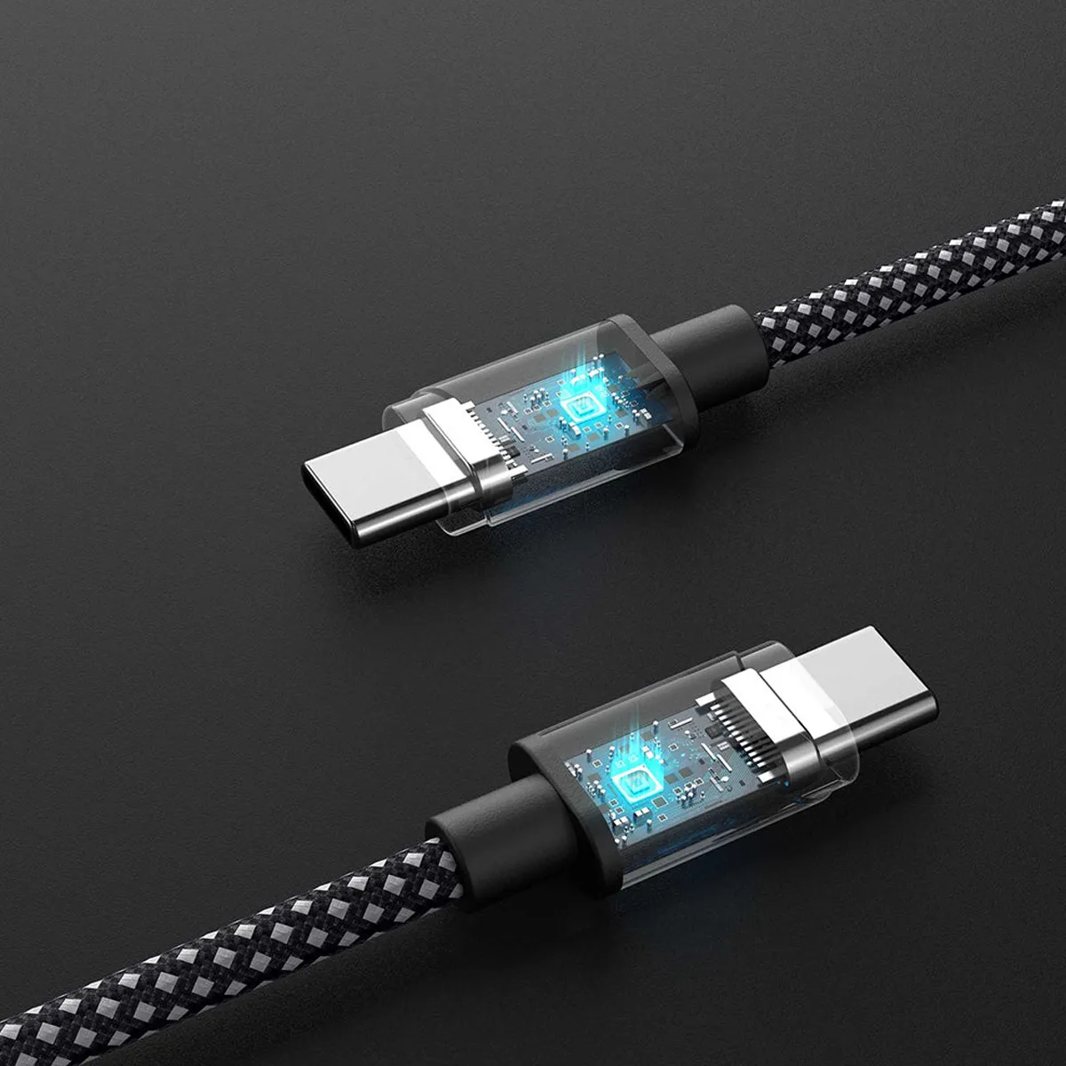 Greenworks USB-C hleðslusnúra 100 W – nærmynd af USB-C tengjum og innbyggðri flögu