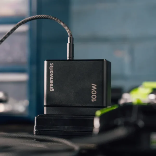 Greenworks USB-C hleðslusnúra 100 W – snúra tengd 100 W hleðslutæki