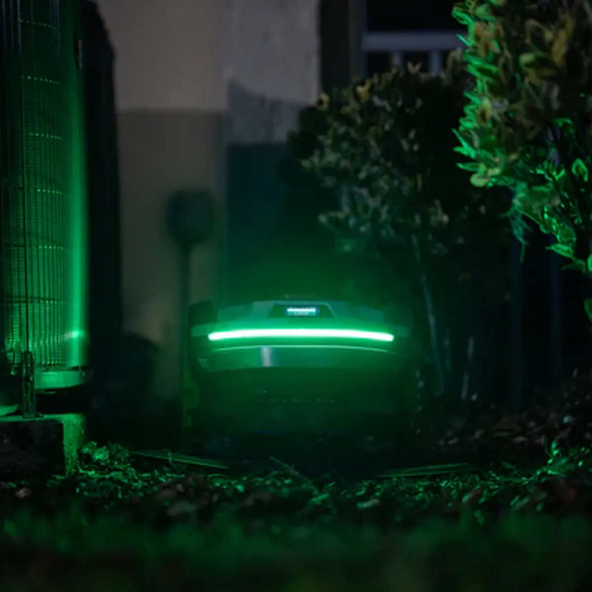 Greenworks AiMowbot C12 sláttuvélmenni – sláttuvélmenni með upplýstri ljósrönd