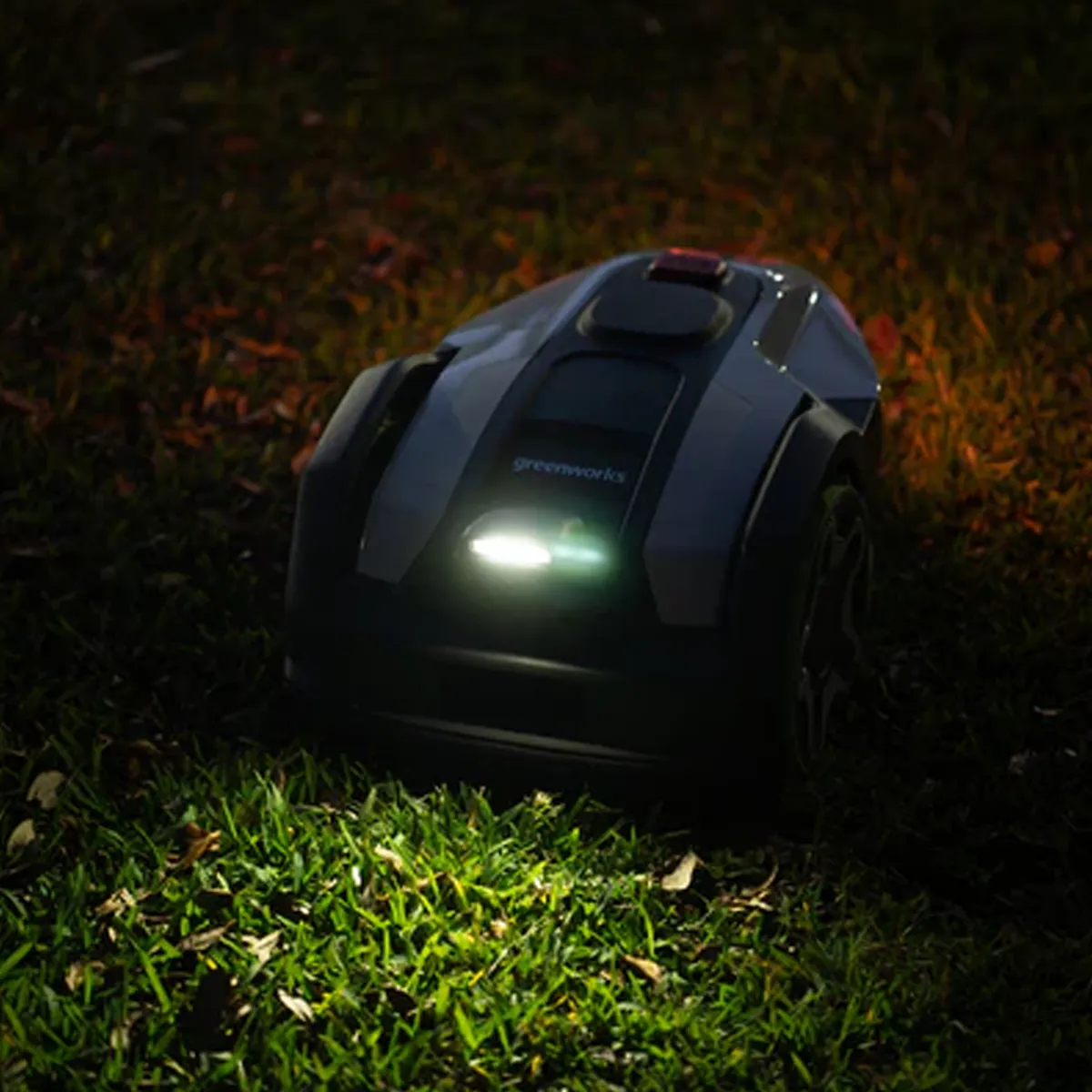 Greenworks AiMowbot C12 sláttuvélmenni – sláttuvélmenni vinnur í myrkri