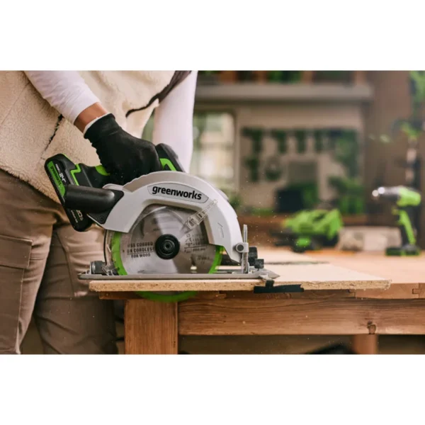 Greenworks 24V hjólsög 165 mm – tréplata söguð utandyra