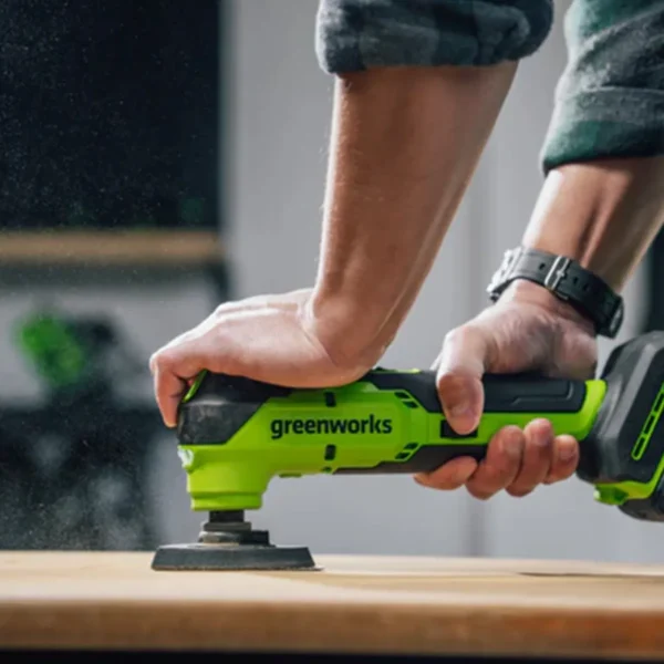 Greenworks 24V fjölnotavél – viður slípaður með þríhyrndum haus