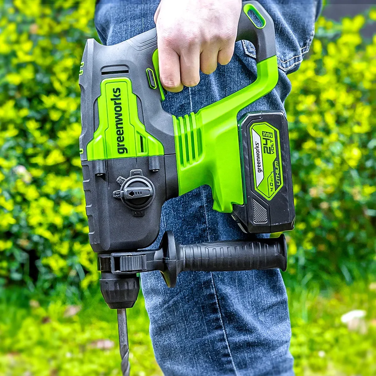 Greenworks 24V SDS höggborvél – með rafhlöðu í hendi notanda