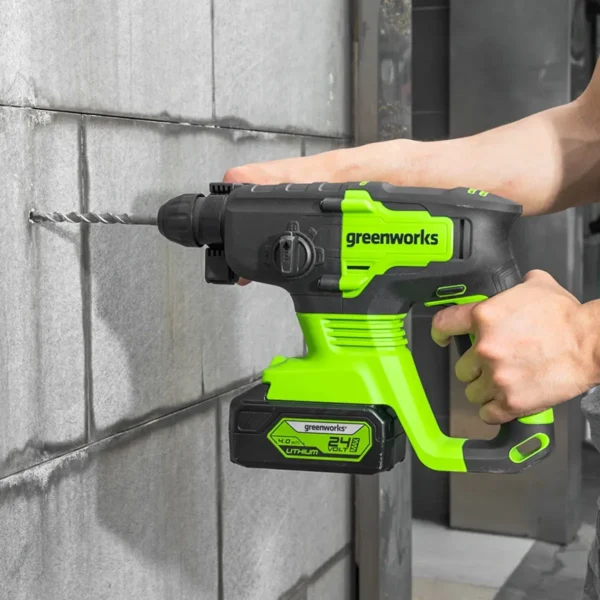 Greenworks 24V SDS höggborvél – við borun í steypublokkavegg