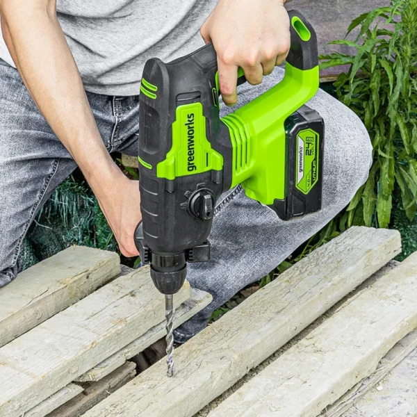 Greenworks 24V SDS höggborvél – við borun í timbur
