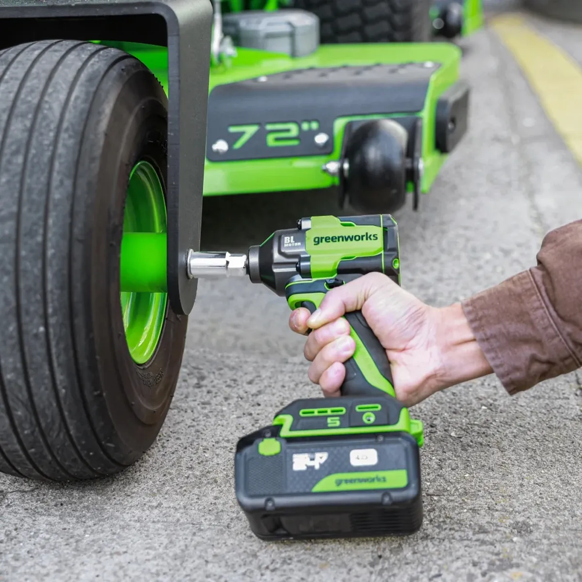 Greenworks 24V herslulykill 500 Nm – við hjól sláttuvélar