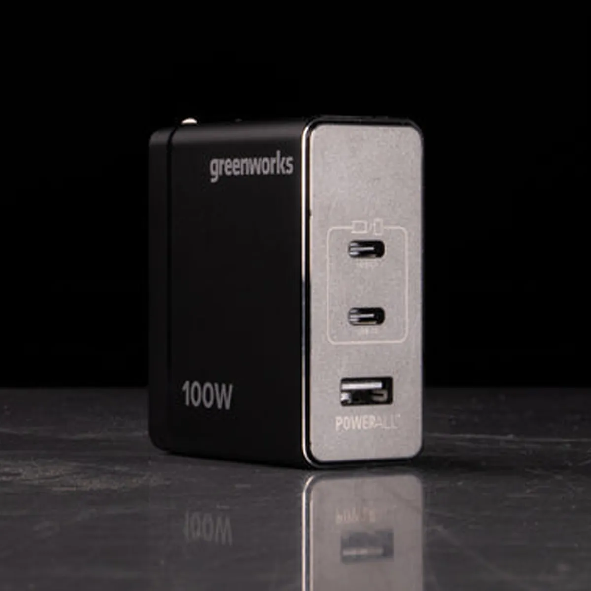 Greenworks 100 W USB-C hleðslutæki – framhlið með USB-tengjum